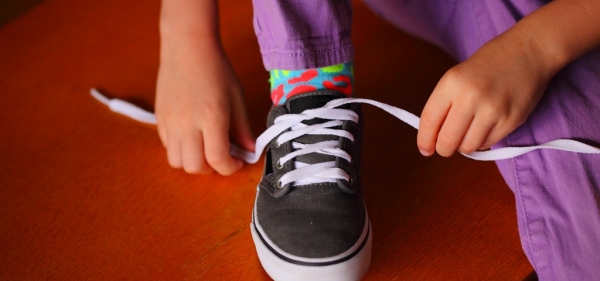 &Delta;&upsilon;&sigma;&pi;&rho;&alpha;&xi;ί&alpha;: &Kappa;ύ&rho;&iota;&alpha; &sigma;&upsilon;&mu;&pi;&tau;ώ&mu;&alpha;&tau;&alpha; &kappa;&alpha;&iota; &tau;&rho;ό&pi;&omicron;&iota; &alpha;&nu;&tau;&iota;&mu;&epsilon;&tau;ώ&pi;&iota;&sigma;&eta;&sigmaf;