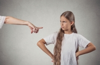 10 πράγματα που πρέπει να σκέφτεστε όταν τιμωρείτε το παιδί