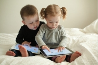 &Pi;ώ&sigmaf; &tau;&alpha; tablet &kappa;&alpha;&iota; &tau;&alpha; iPad &beta;&lambda;ά&pi;&tau;&omicron;&upsilon;&nu; &tau;&eta; &mu;&upsilon;&omicron;&sigma;&kappa;&epsilon;&lambda;&epsilon;&tau;&iota;&kappa;ή &alpha;&nu;ά&pi;&tau;&upsilon;&xi;&eta; &tau;&omega;&nu; &pi;&alpha;&iota;&delta;&iota;ώ&nu;